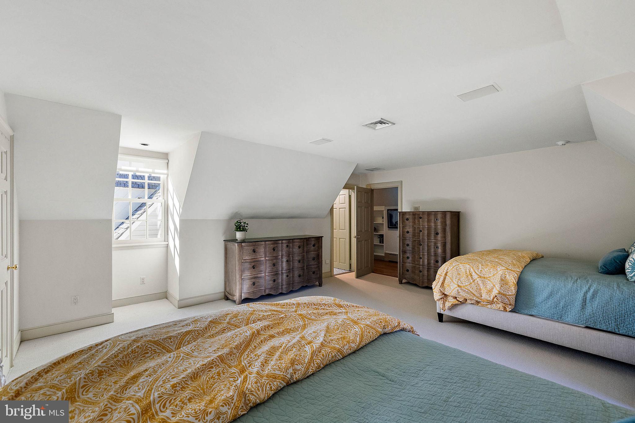 4635 Newark Road Cochranville, PA 19330 - Photo 34 of 113 Guest Room #1