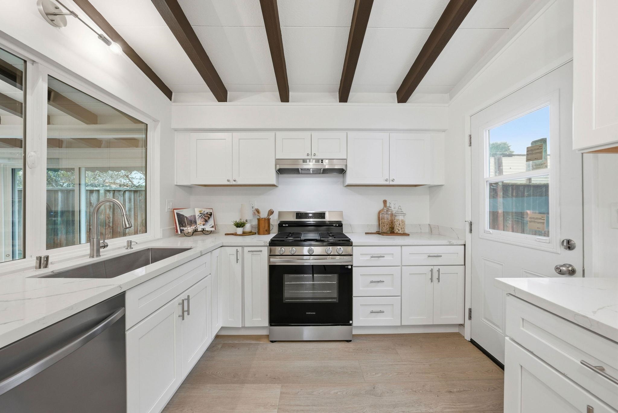 24768 Mango Street Hayward, CA 94545 - Photo 7 of 35