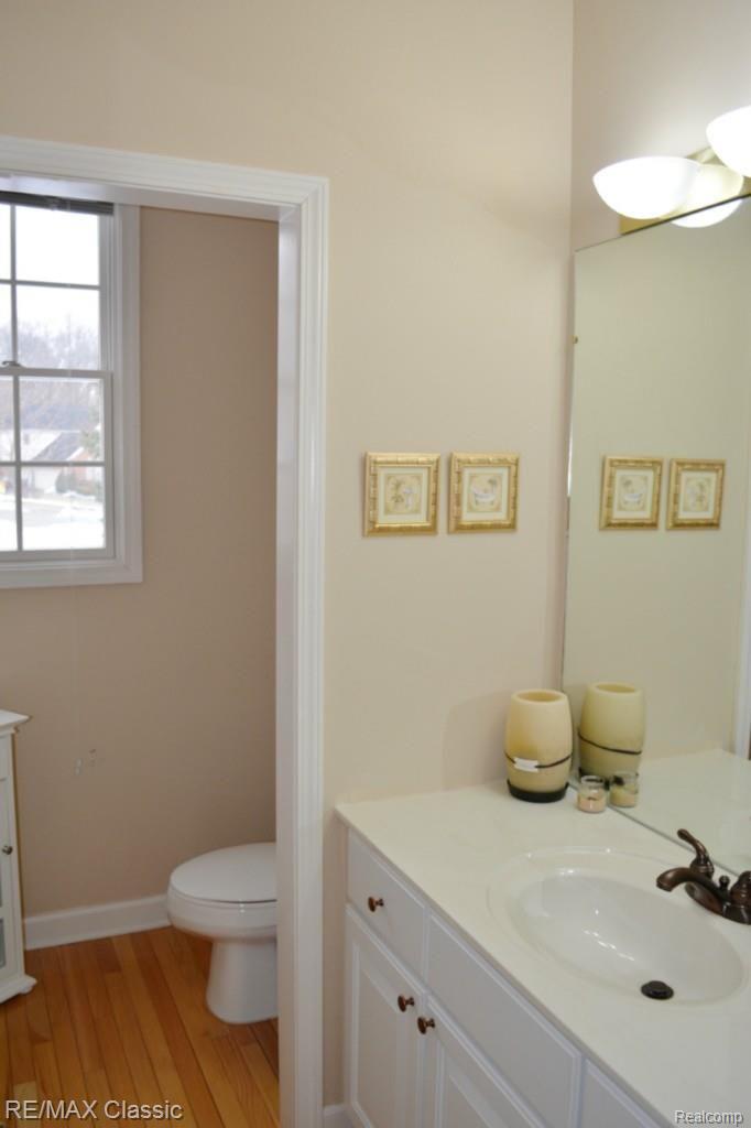 44548 Spring Hill Road Northville, MI 48168 - Photo 26 of 52 Powder Room.jpg