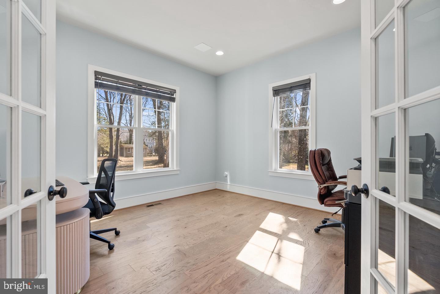 8633 Fort Hunt Road Alexandria, VA 22308 - Photo 24 of 62 Bedroom on the main level