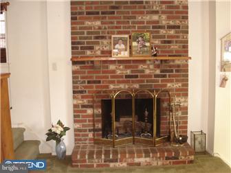 12838 Medford Road Philadelphia, PA 19154 - Photo 3 of 6 Living Room