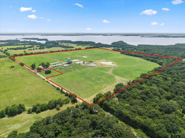 a view of a tennis court