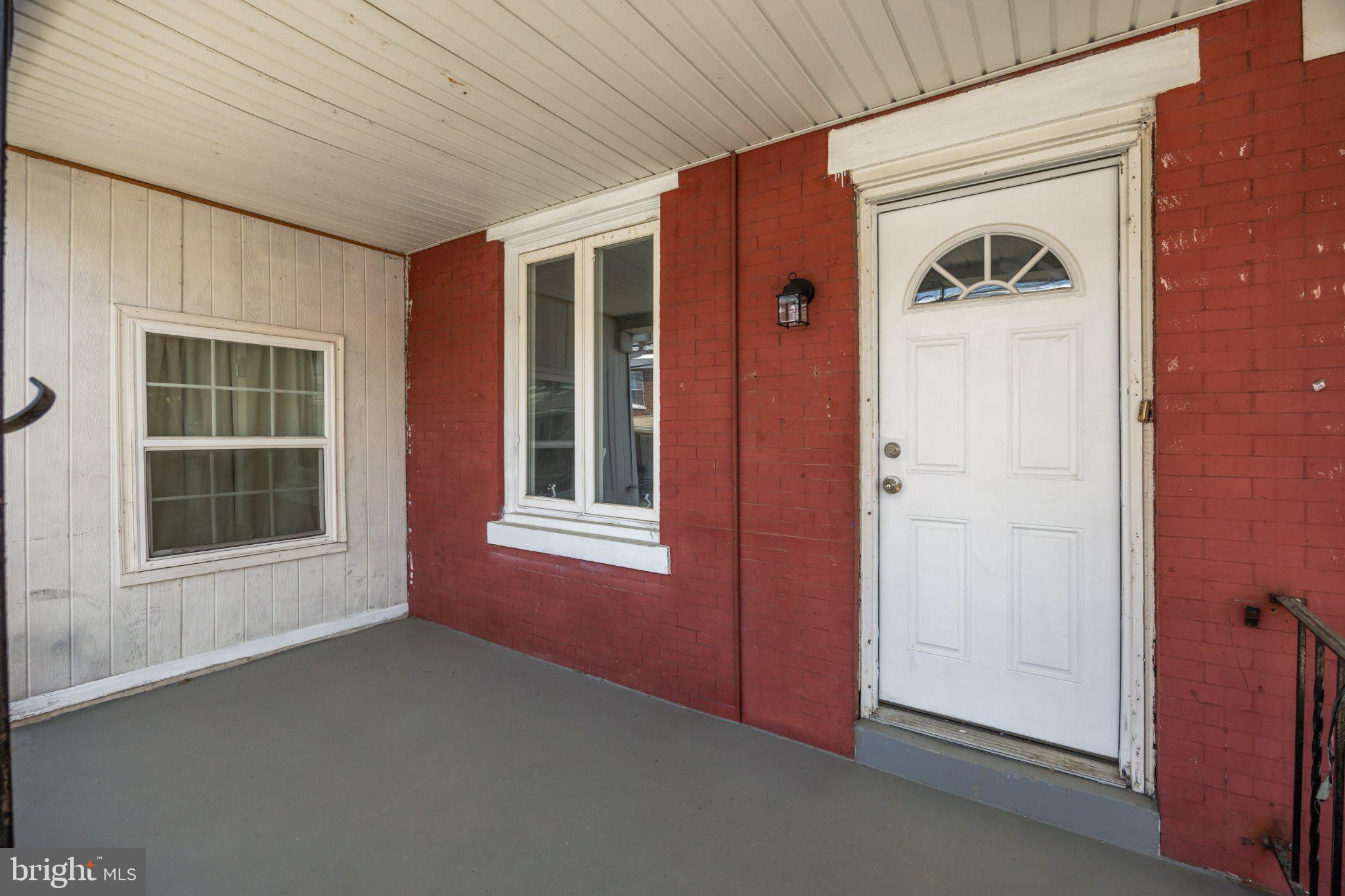 59 North Keystone Avenue Upper Darby, PA 19082 - Photo 4 of 27 Charming entryway with classic appeal.