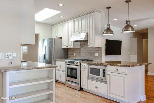 $4,750 | 327 East Keim Drive, Phoenix, AZ 85012