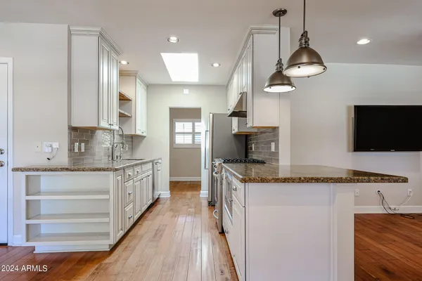 $4,750 | 327 East Keim Drive, Phoenix, AZ 85012