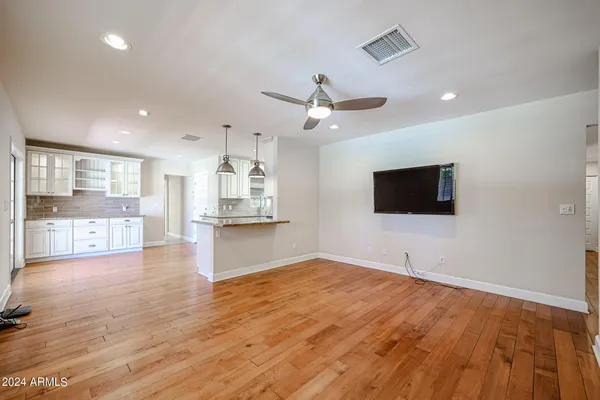 $4,750 | 327 East Keim Drive, Phoenix, AZ 85012