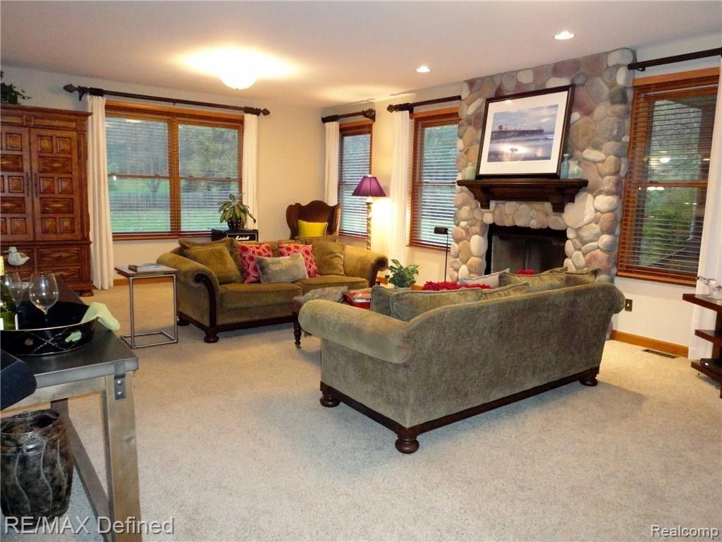7675 Woodview Road Clarkston, MI 48348 - Photo 5 of 40 Great Room.jpg