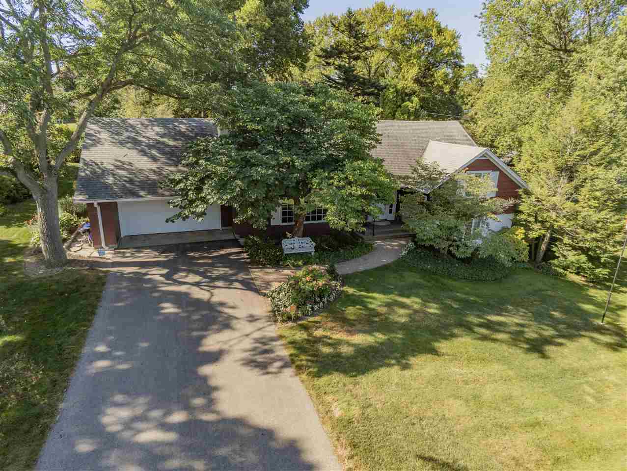 3307 Landstrom Road Rockford, IL 61107 - Photo 4 of 40 a backyard of a house with lots of green space