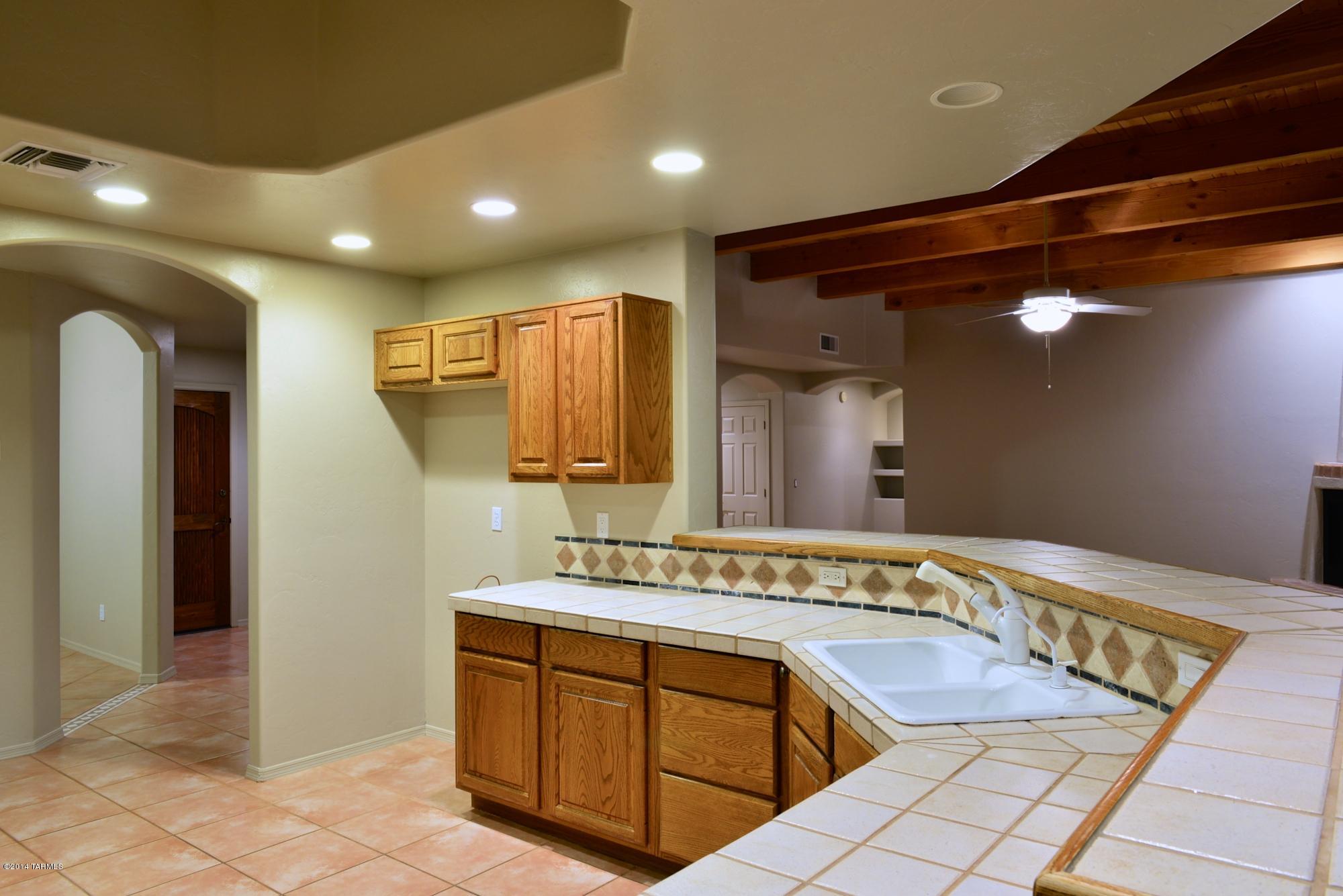 9831 East Kleindale Road Tucson, AZ 85749 - Photo 7 of 41