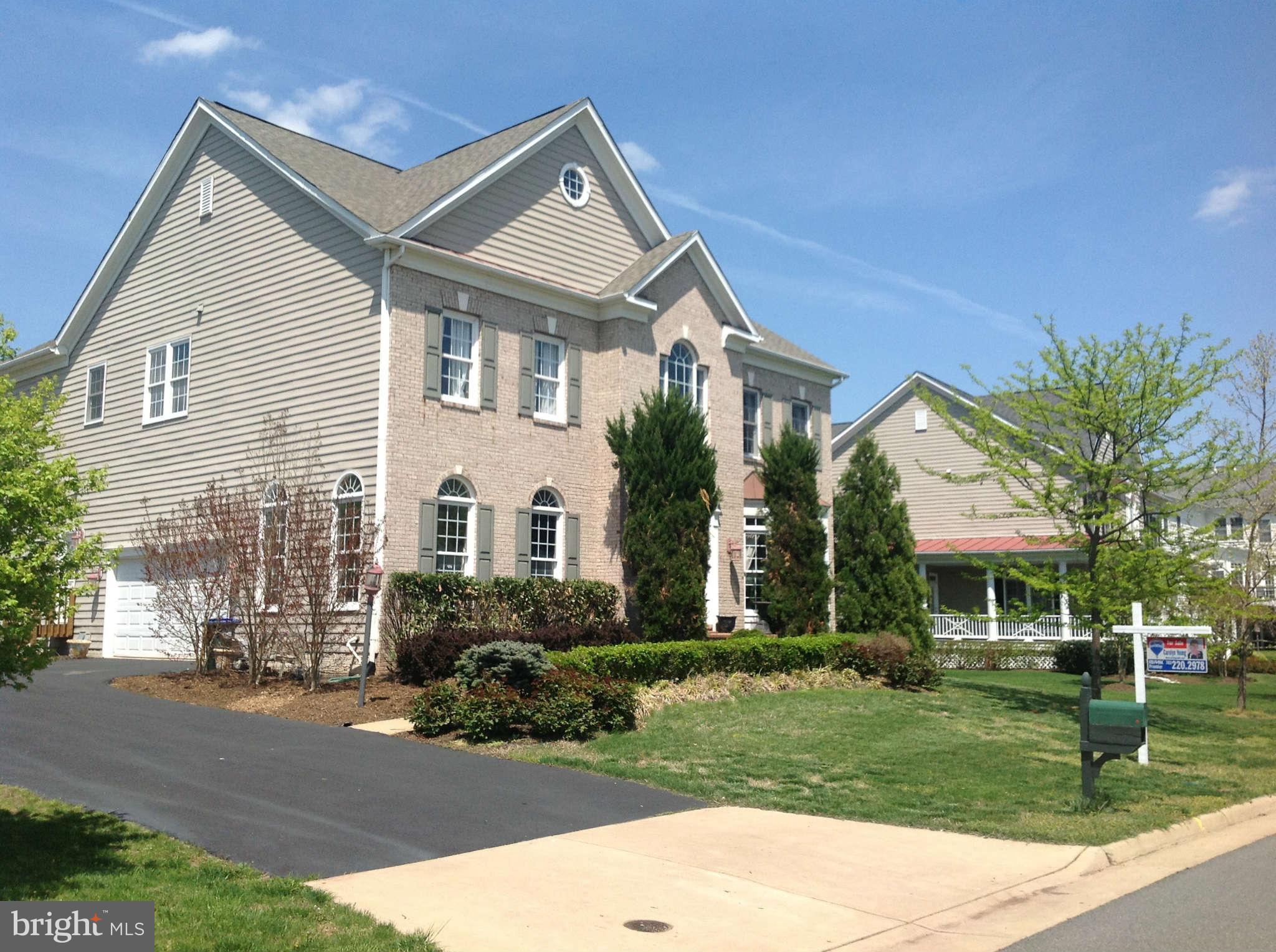 43004 Running Ridge Way Leesburg, VA 20176 - Photo 11 of 30 Exterior (Front)