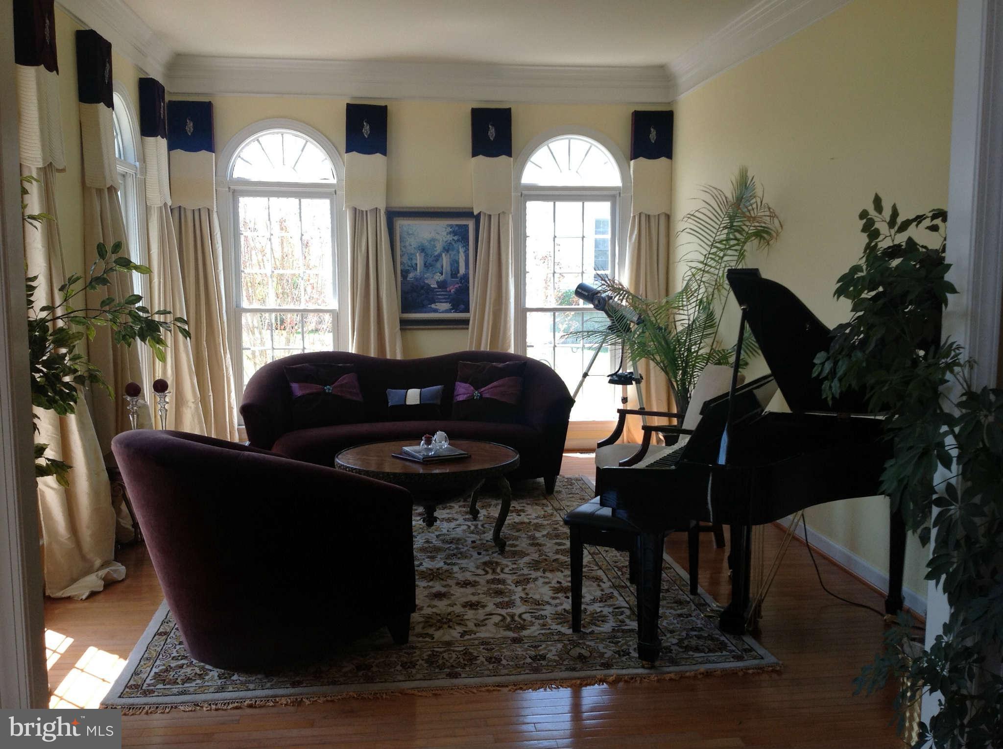 43004 Running Ridge Way Leesburg, VA 20176 - Photo 16 of 30 Living Room