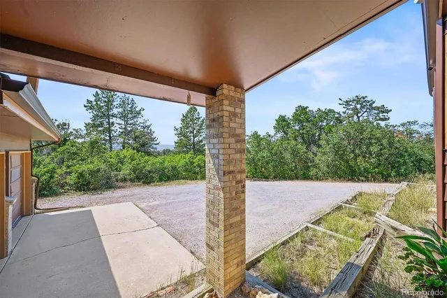 a view of a back yard from a balcony