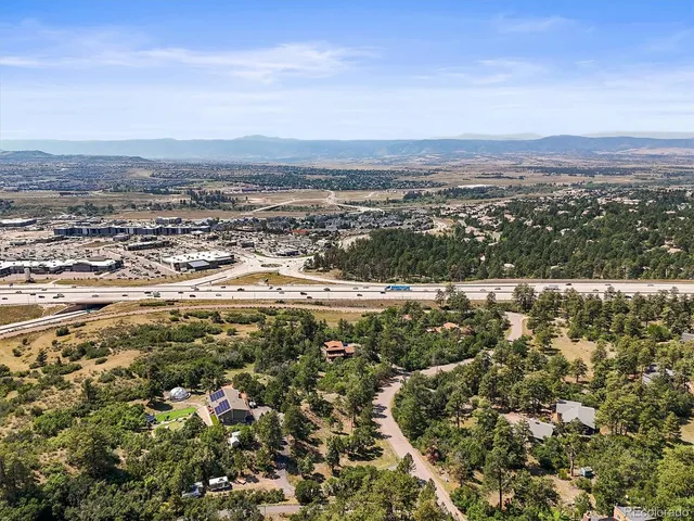 an aerial view of residential building and lake