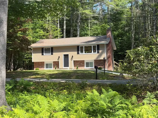 $629,000 | 5 Robin Acres Drive, Wolfeboro, NH 03894