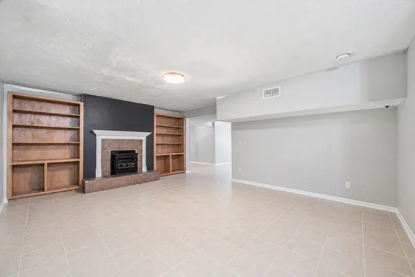 $375,000 | 2 Bandecon Way, Bloomington, IL 61704