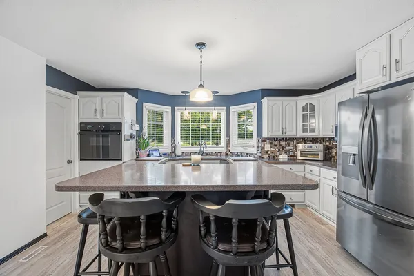 $375,000 | 2 Bandecon Way, Bloomington, IL 61704