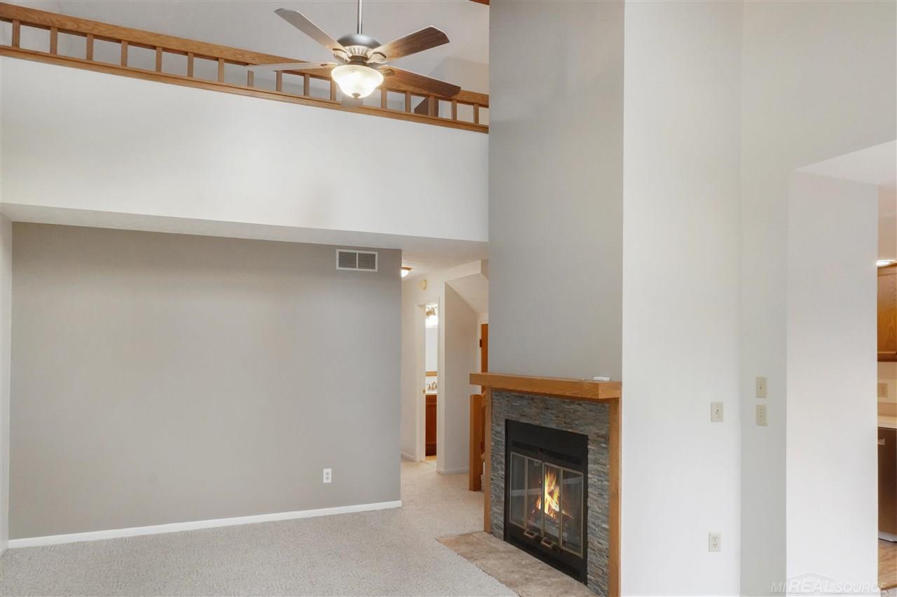 215 East Jolly Road Lansing, MI 48910 - Photo 4 of 38 50070946-3.JPG