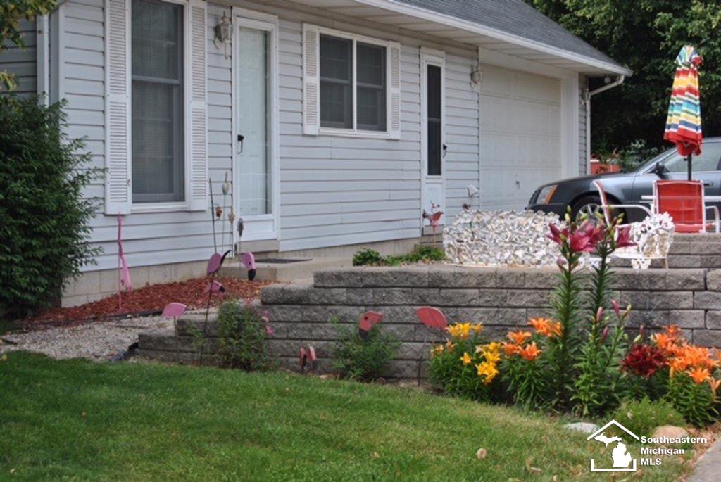 2192 East Hurd Road Monroe, MI 48162 - Photo 9 of 59 31360688-8.JPG