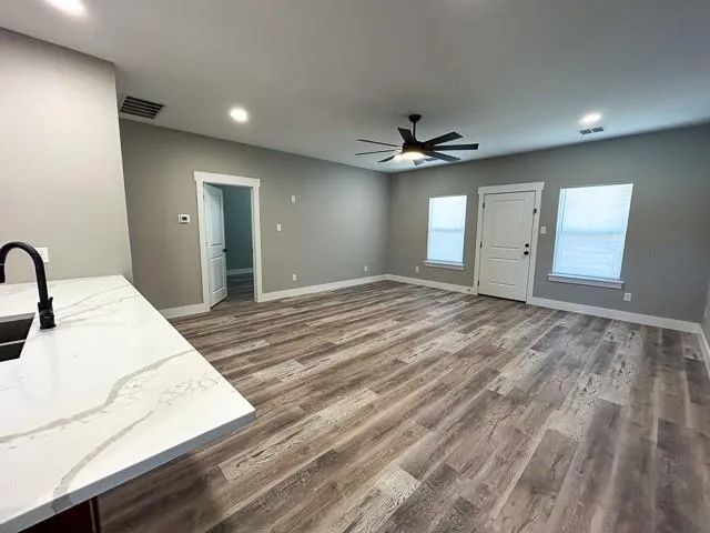 $1,650 | 1332 County Road 2175, Unit 300, Decatur, TX 76234