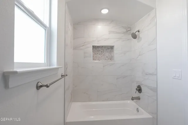 a view of an house with backyard and garden