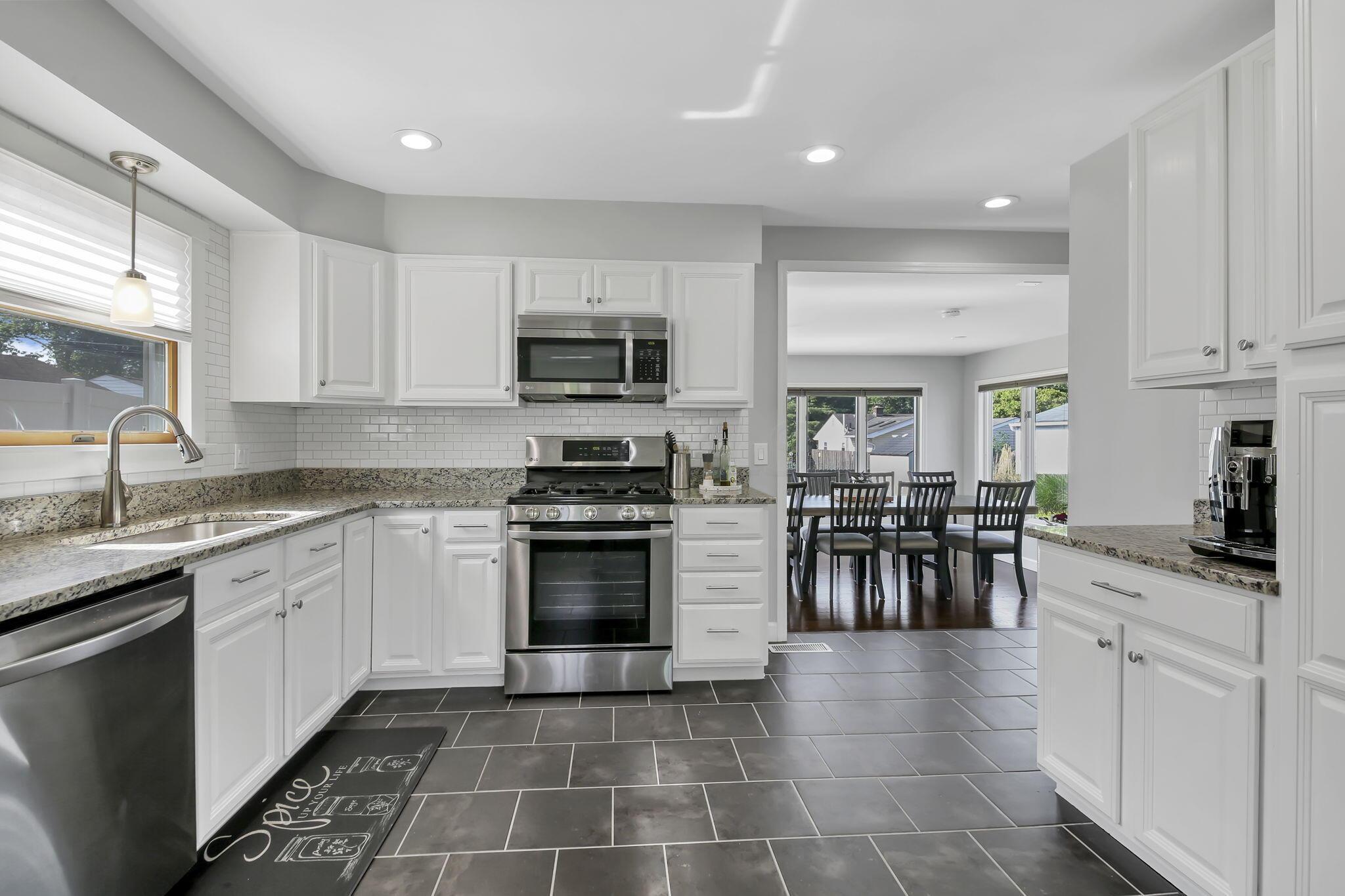 2731 Nottingham Road Columbus, OH 43221 - Photo 9 of 52 Dynamic Kitchen
