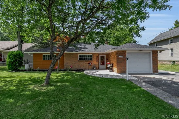 $379,900 | 1794 Sweeney Street, North Tonawanda, NY 14120