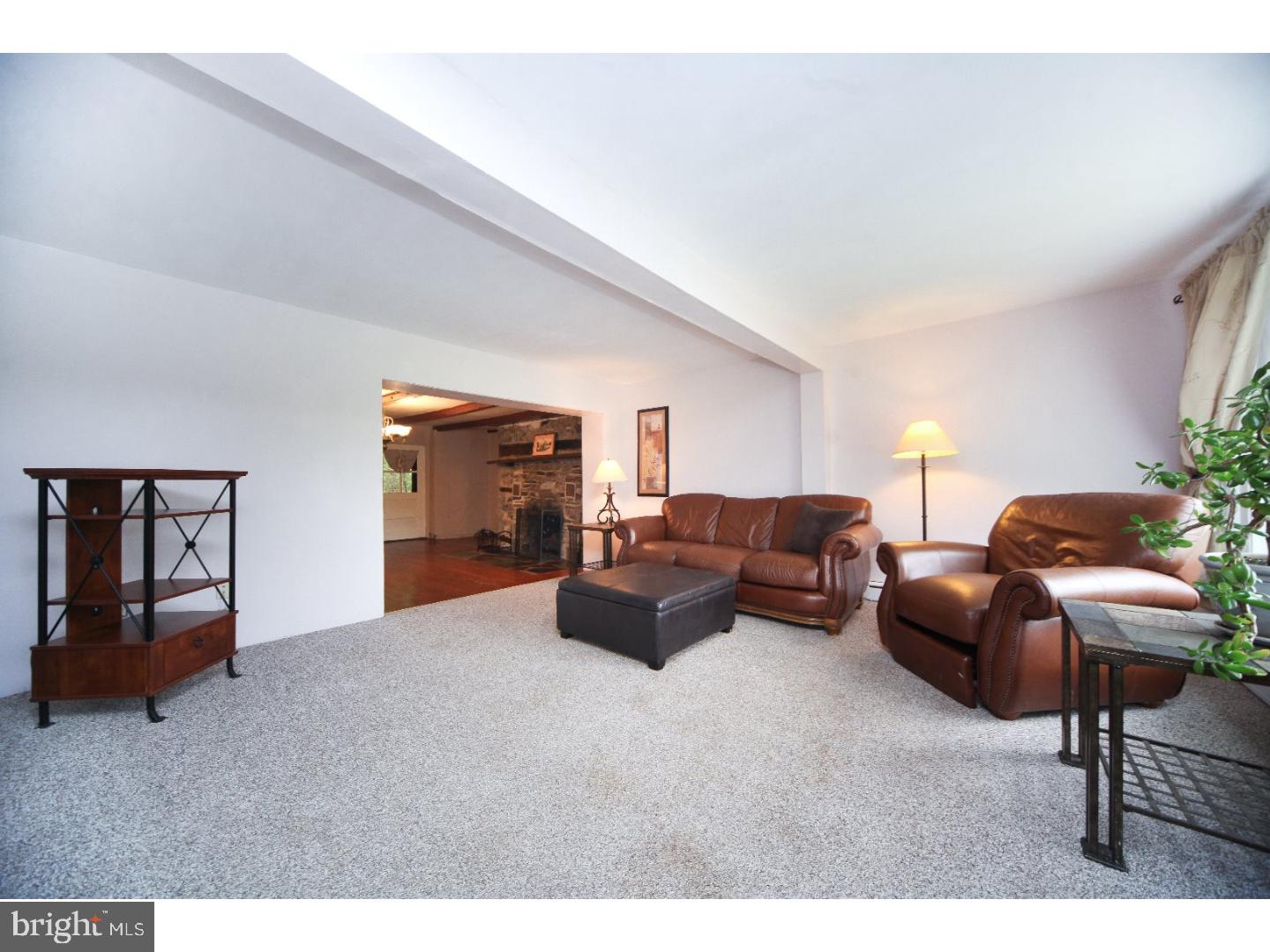 449 Ridge Road Telford, PA 18969 - Photo 3 of 25 Living Room