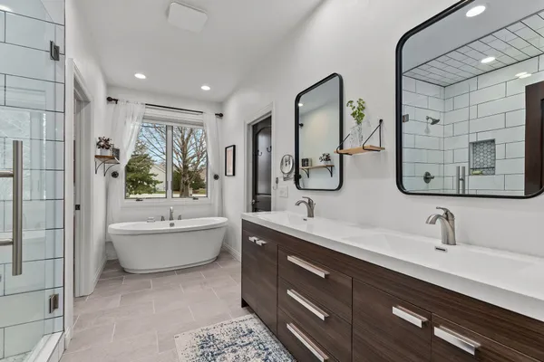 $689,900 | 114 Shalimar Court, Combined Locks, WI 54113