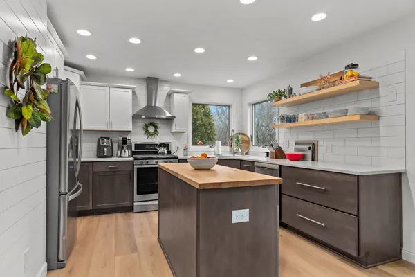 $689,900 | 114 Shalimar Court, Combined Locks, WI 54113