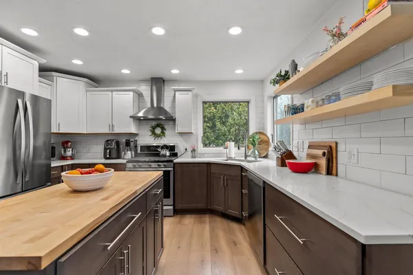 $689,900 | 114 Shalimar Court, Combined Locks, WI 54113