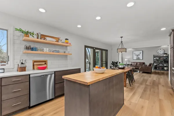 $689,900 | 114 Shalimar Court, Combined Locks, WI 54113