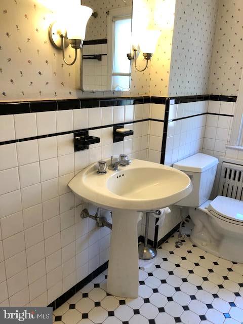 918 Rhawn Street Philadelphia, PA 19111 - Photo 15 of 44 2nd fl. Full Bath