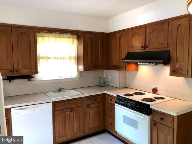 918 Rhawn Street Philadelphia, PA 19111 - Photo 7 of 44 Bright open kitchen