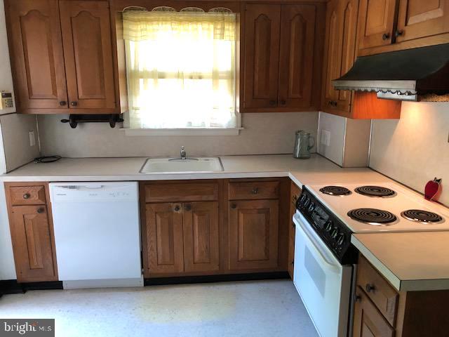 918 Rhawn Street Philadelphia, PA 19111 - Photo 8 of 44 Walnut stained cabinets