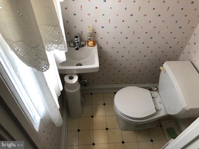 918 Rhawn Street Philadelphia, PA 19111 - Photo 10 of 44 Convenient first fl. Powder Rm.