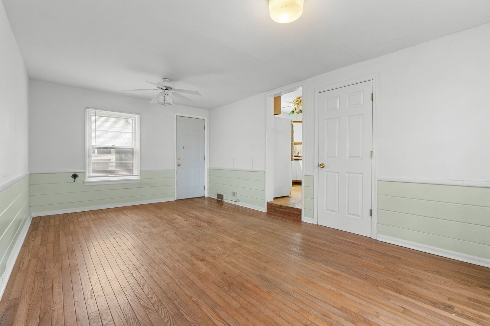 4715 West Crystal Lake Road McHenry, IL 60050 - Photo 12 of 32