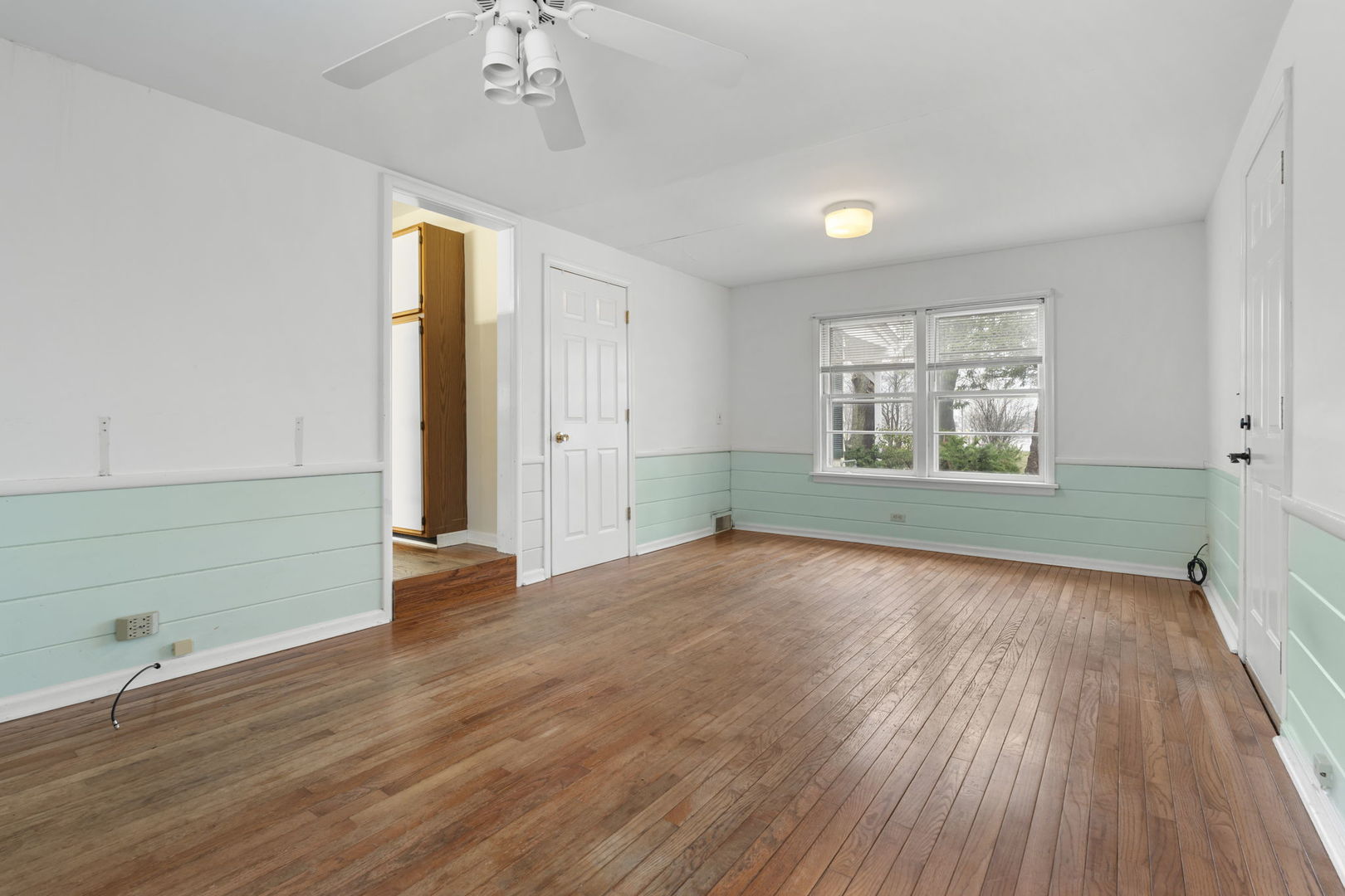 4715 West Crystal Lake Road McHenry, IL 60050 - Photo 13 of 32