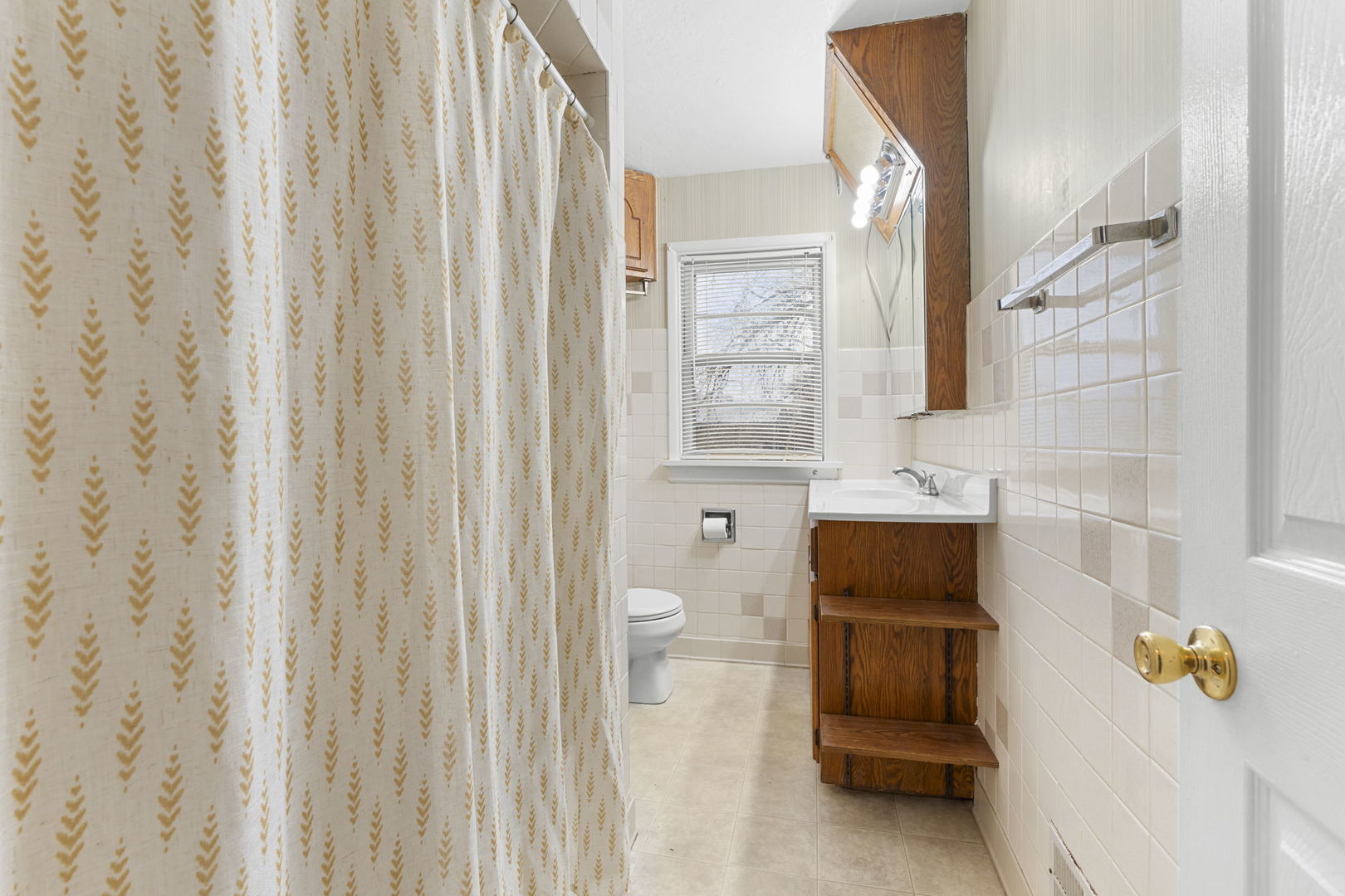 4715 West Crystal Lake Road McHenry, IL 60050 - Photo 17 of 32