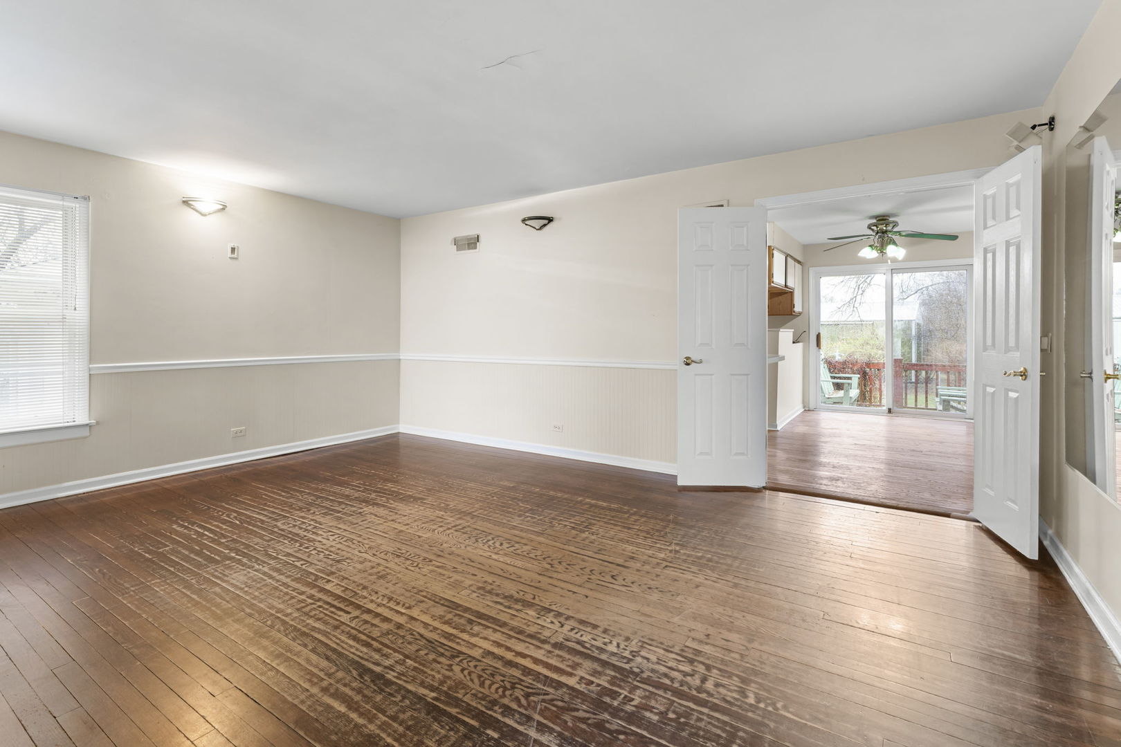 4715 West Crystal Lake Road McHenry, IL 60050 - Photo 6 of 32