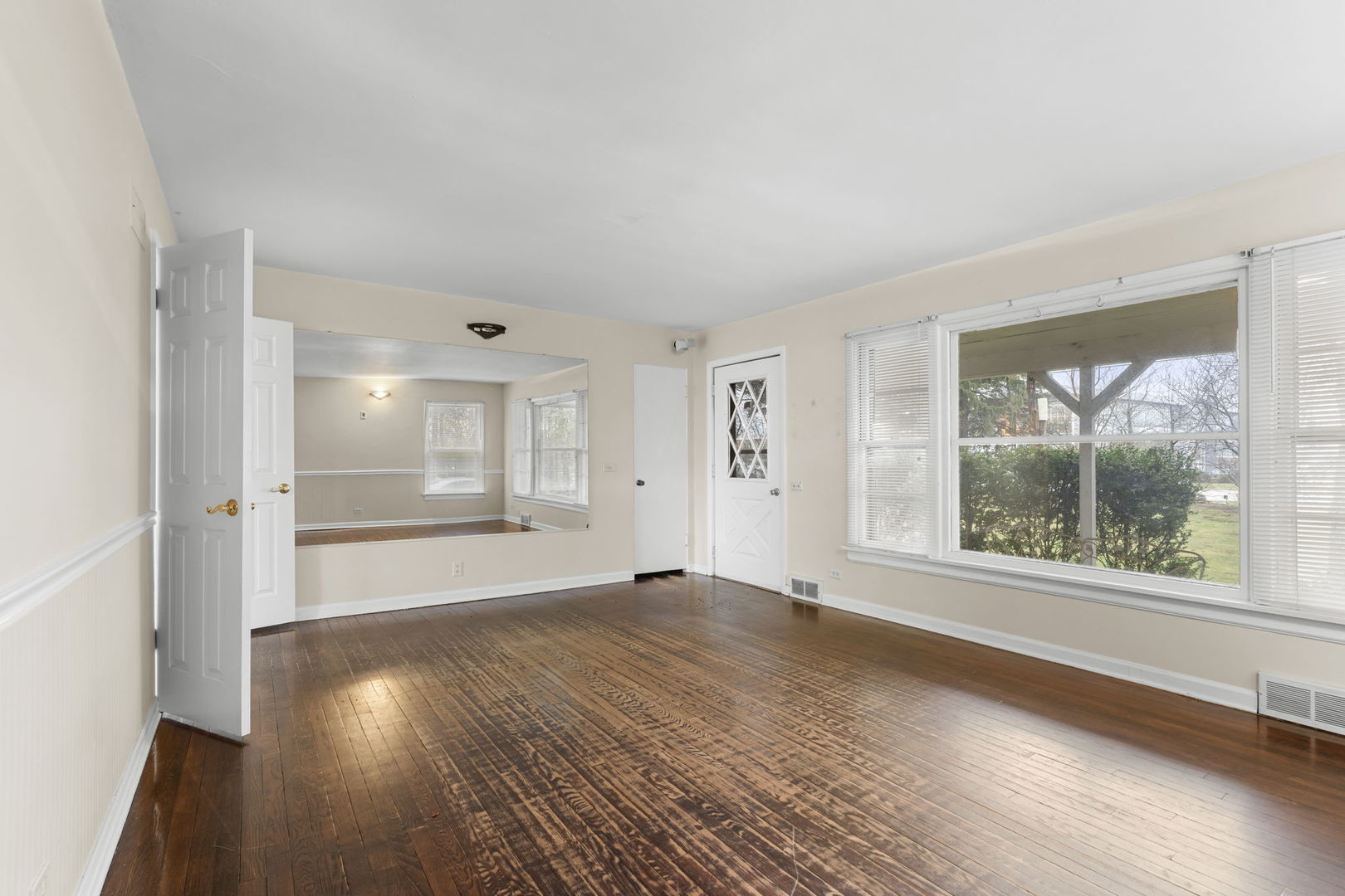 4715 West Crystal Lake Road McHenry, IL 60050 - Photo 8 of 32