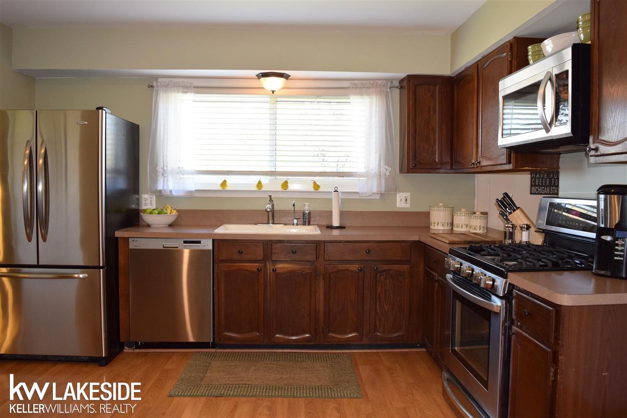 5437 Old Cove Road Clarkston, MI 48346 - Photo 10 of 45 31319504-10.JPG