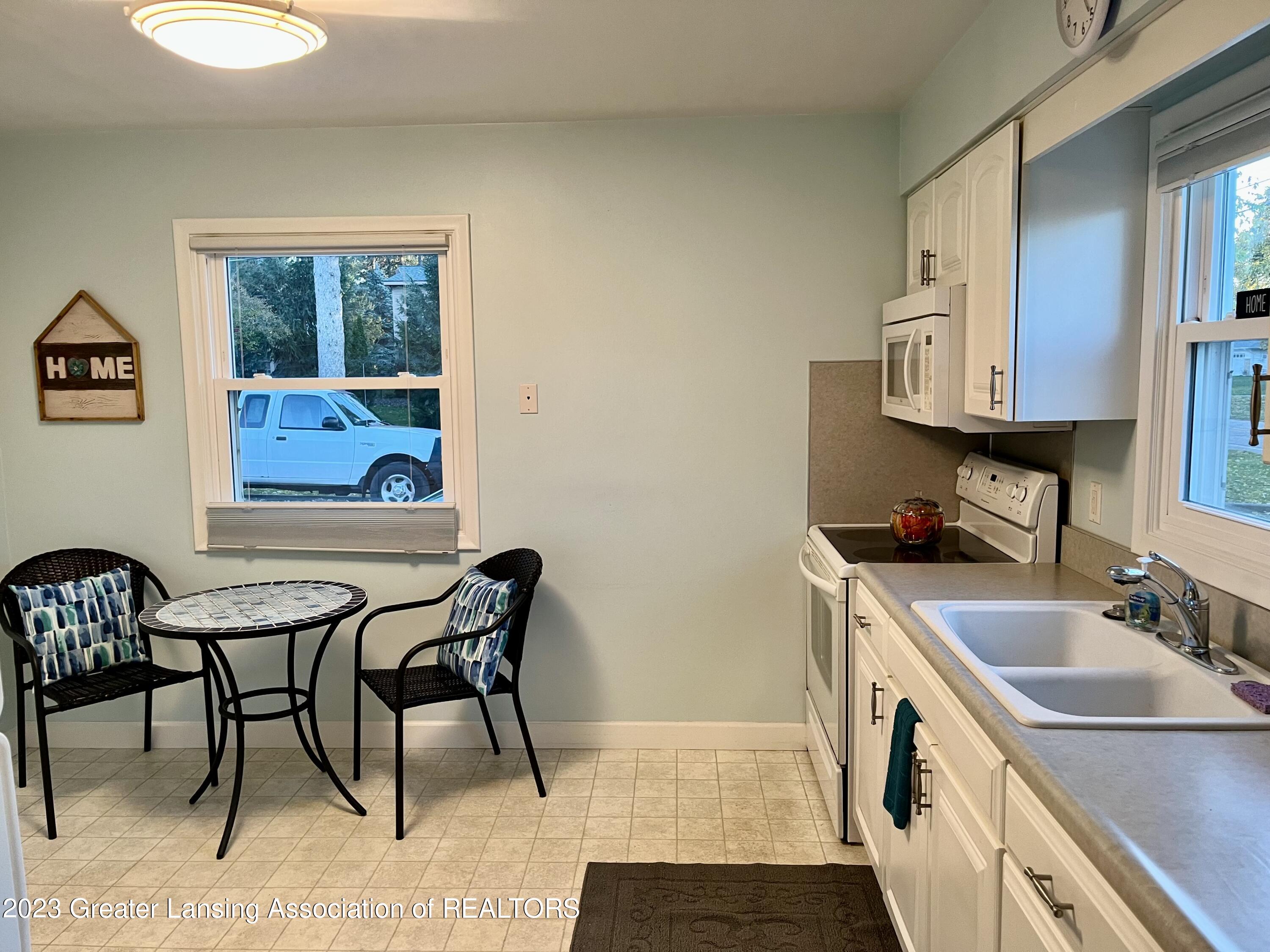 224 Bon Air Road Lansing, MI 48917 - Photo 3 of 16 .