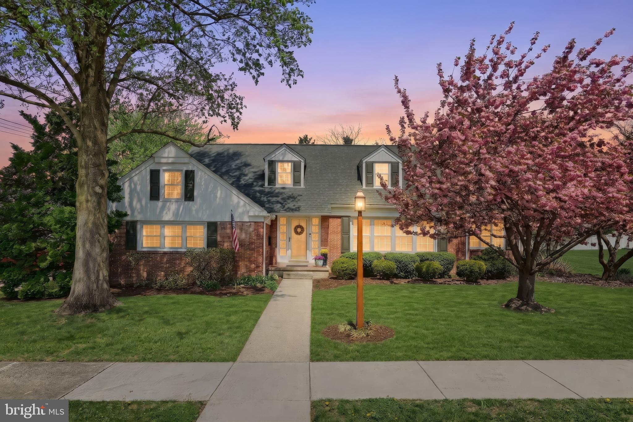 3 Beds | 2.5 Bath | 2 car garage | Fenced-in yard