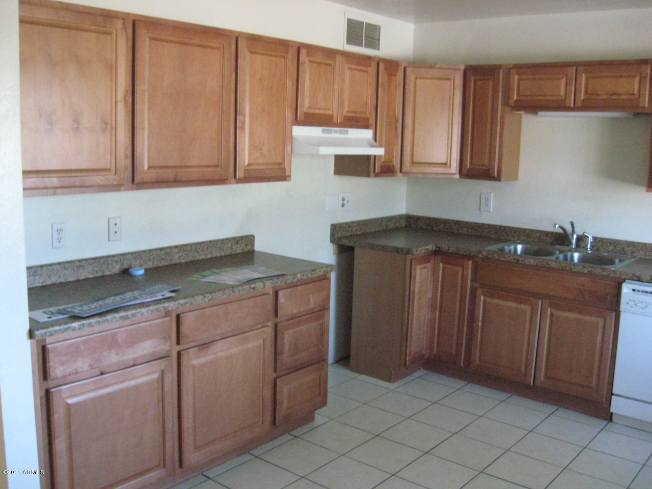 3326 West Ocotillo Road Phoenix, AZ 85017 - Photo 2 of 10 KITCHEN