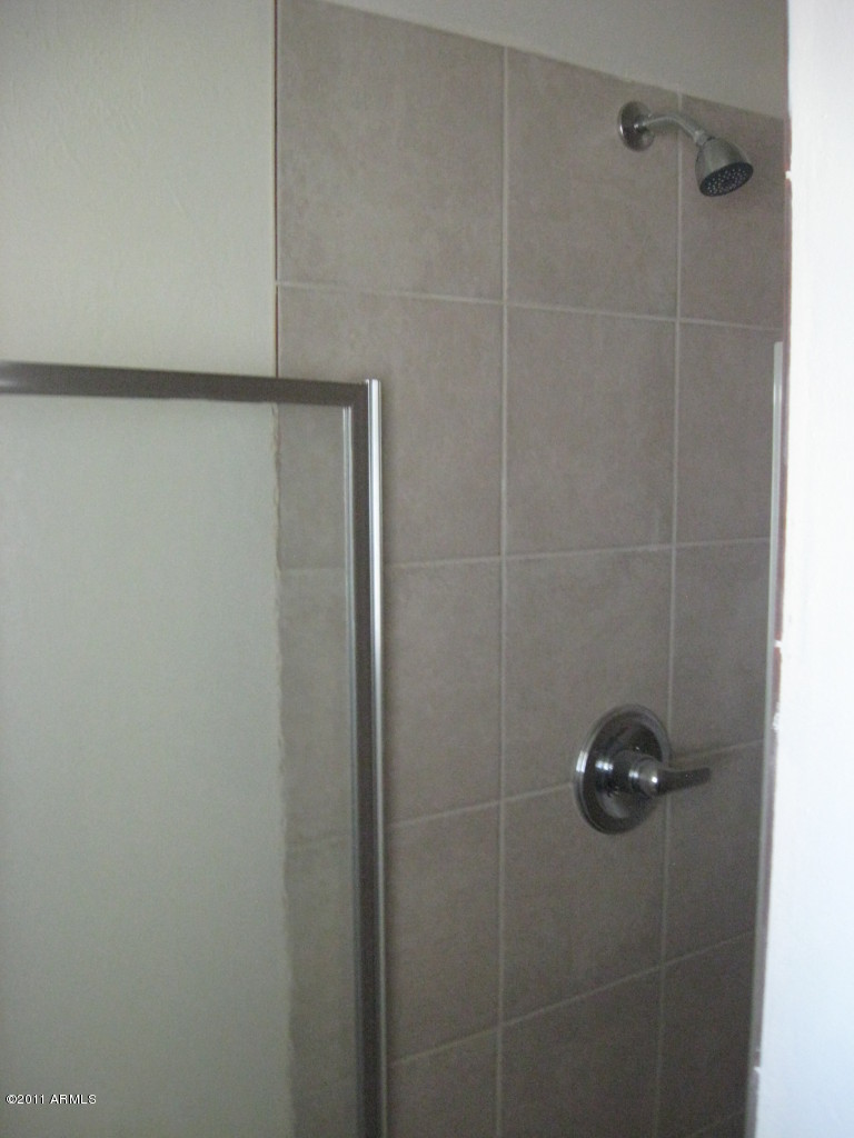 3326 West Ocotillo Road Phoenix, AZ 85017 - Photo 5 of 10 MASTER BATH TILE