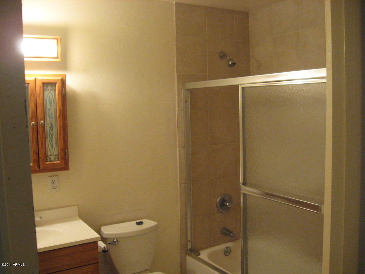 3326 West Ocotillo Road Phoenix, AZ 85017 - Photo 8 of 10 HALL BATHROOM