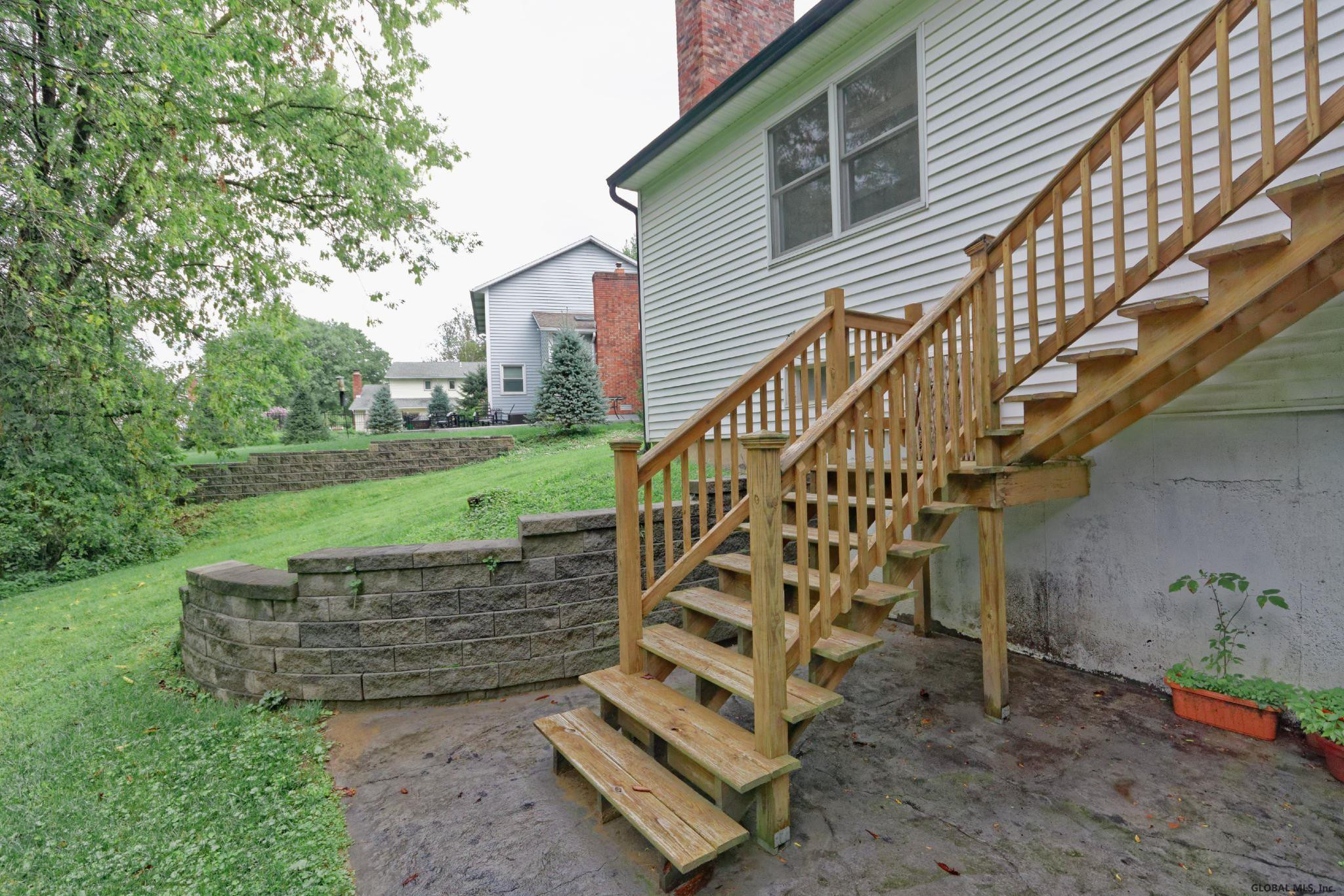 35 Summit Road Bethlehem, NY 12054 - Photo 38 of 41 Photo 54