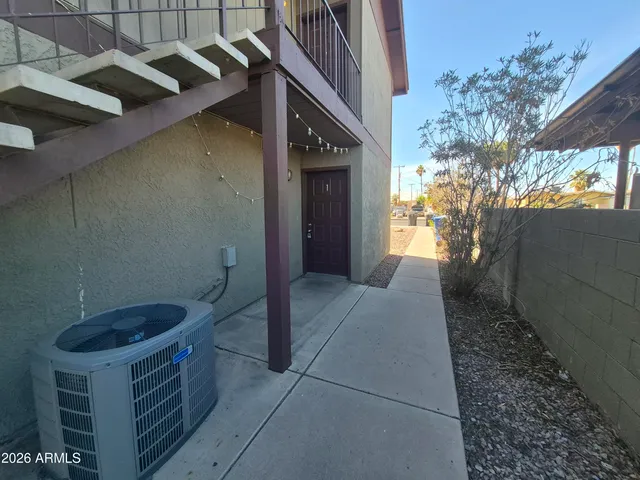 a view of entryway and hall