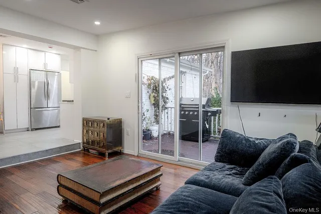 $1,788,000 | 9 Park Place, Great Neck, NY 11024