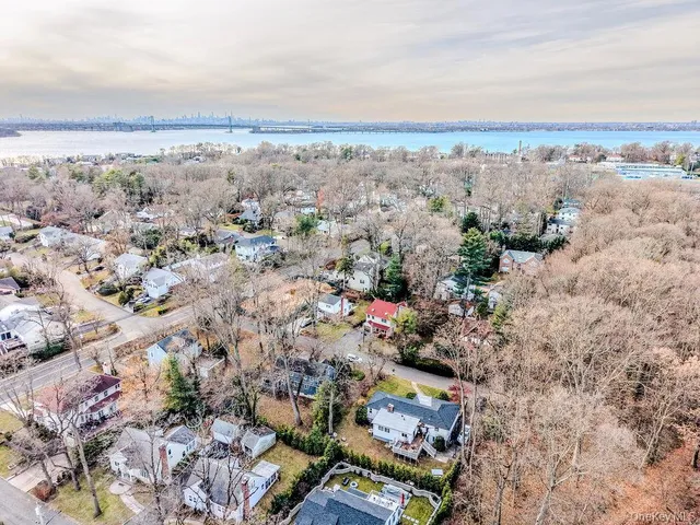 $1,788,000 | 9 Park Place, Great Neck, NY 11024